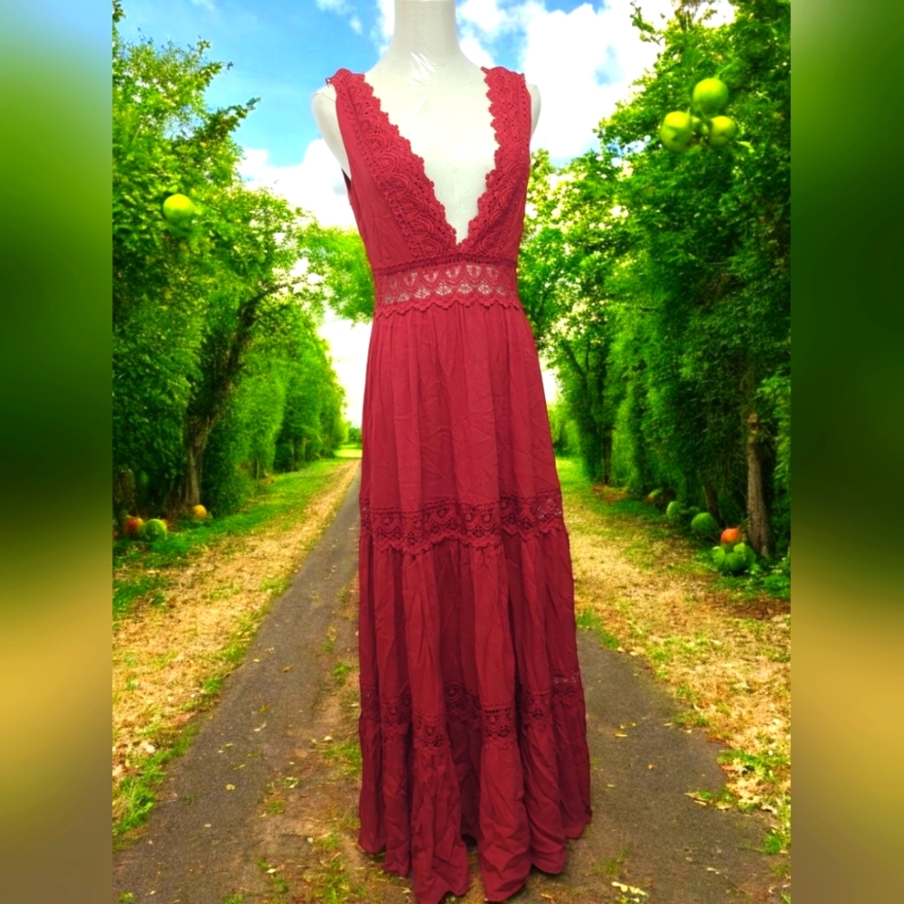 NWT Fashion on Earth maxi Lace Dress Size M